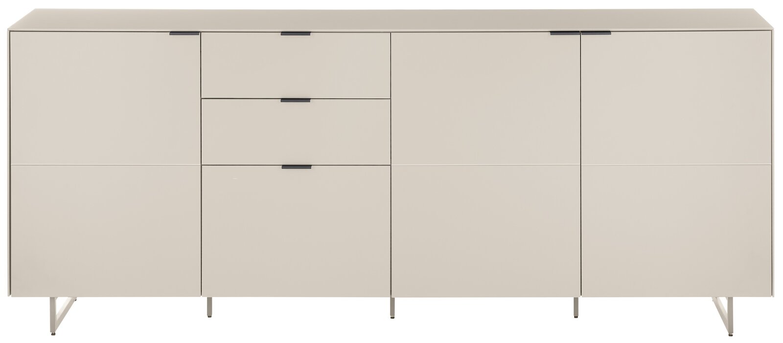 Minimalistisches Sideboard in Beige mit vier Türen und zwei mittigen Schubladen, schwarzen Griffleisten und schlanken Metallfüßen, Frontansicht.
