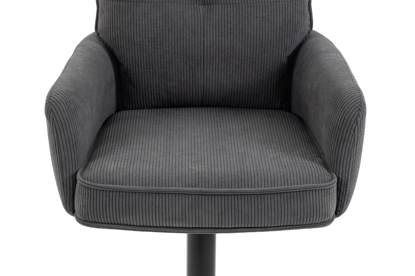 Vorderansicht eines grauen Barhockers mit Armlehnen und geripptem Stoffbezug.