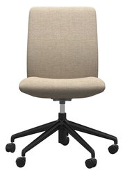 Moderner Home Office Stuhl in Beige mit schwarzem Drehfuß, Frontalansicht