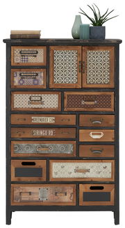 Vielseitige Kommode mit verschiedenen Schubladenfronten im Vintage-Stil, frontal abgebildet.