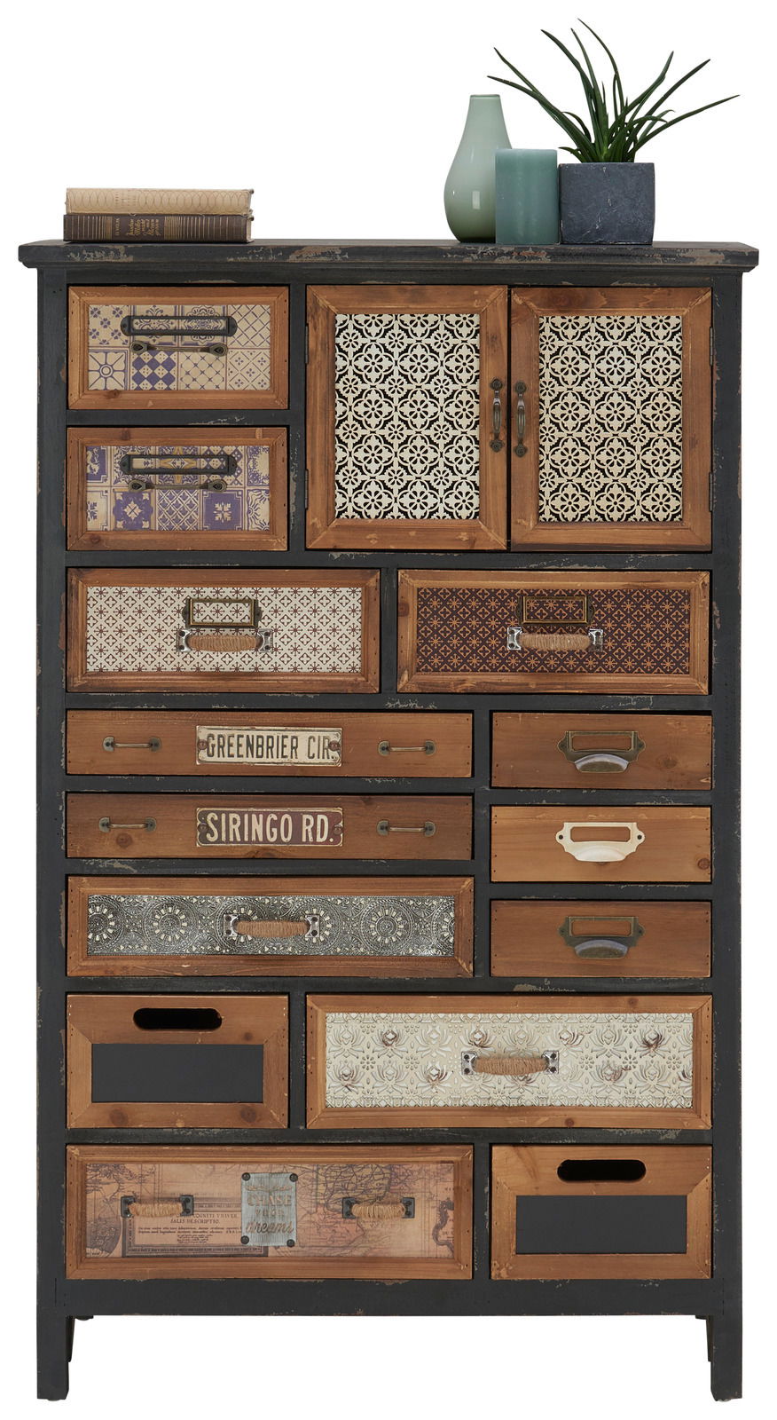 Vielseitige Kommode mit verschiedenen Schubladenfronten im Vintage-Stil, frontal abgebildet.