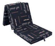 Faltmatratze in Schwarz mit Schriftmuster, perspektivisch von der Seite und oben gezeigt