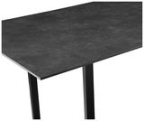 Moderner Esstisch mit dunkler Tischplatte und schlanken, schwarzen Beinen, seitliche Perspektive
