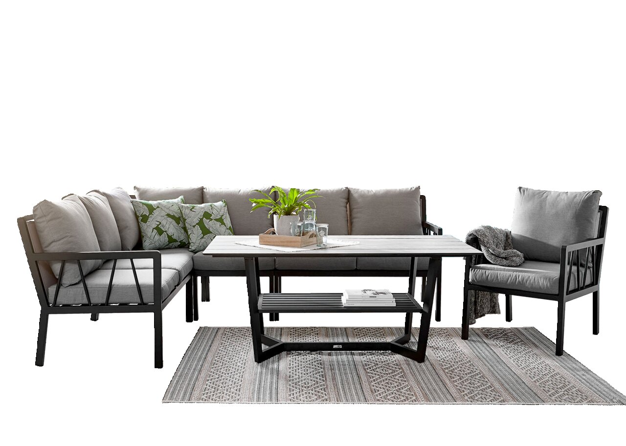 Amatio Gartensessel ZAMORA Gartenset bestehend aus einem Lounge-Sofa, einem Gartensessel und einem Tisch, auf einer Terrasse mit Blick auf einen Pool und umgeben von Palmen.