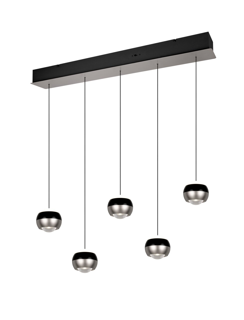 Moderne hanglamp met vijf bolvormige lampenkappen, hangend aan dunne kabels aan een rechthoekige plafondbevestiging, zijaanzicht.