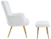 Seitliche Ansicht eines weißen Sessels mit passendem Hocker, beide mit Holzbeinen.