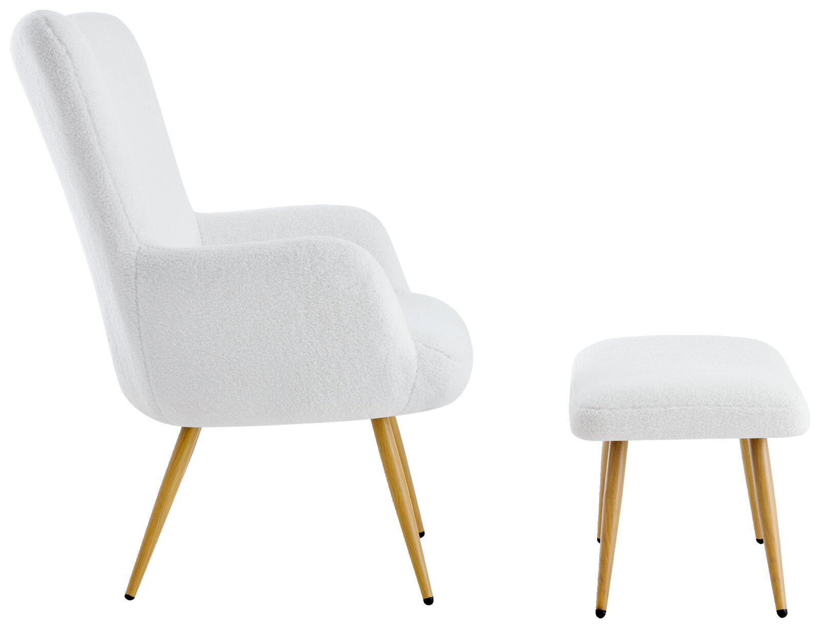 Zijaanzicht van een witte fauteuil met bijpassende poef, beide met houten poten.