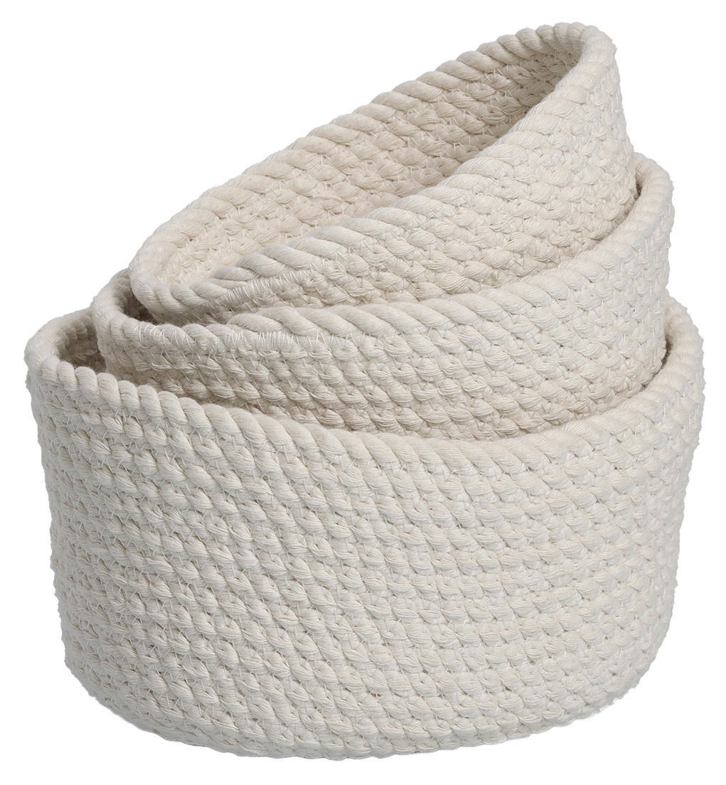 Dreiteiliges Aufbewahrungskorb-Set aus geflochtenem Material in einer gestapelten Perspektive.