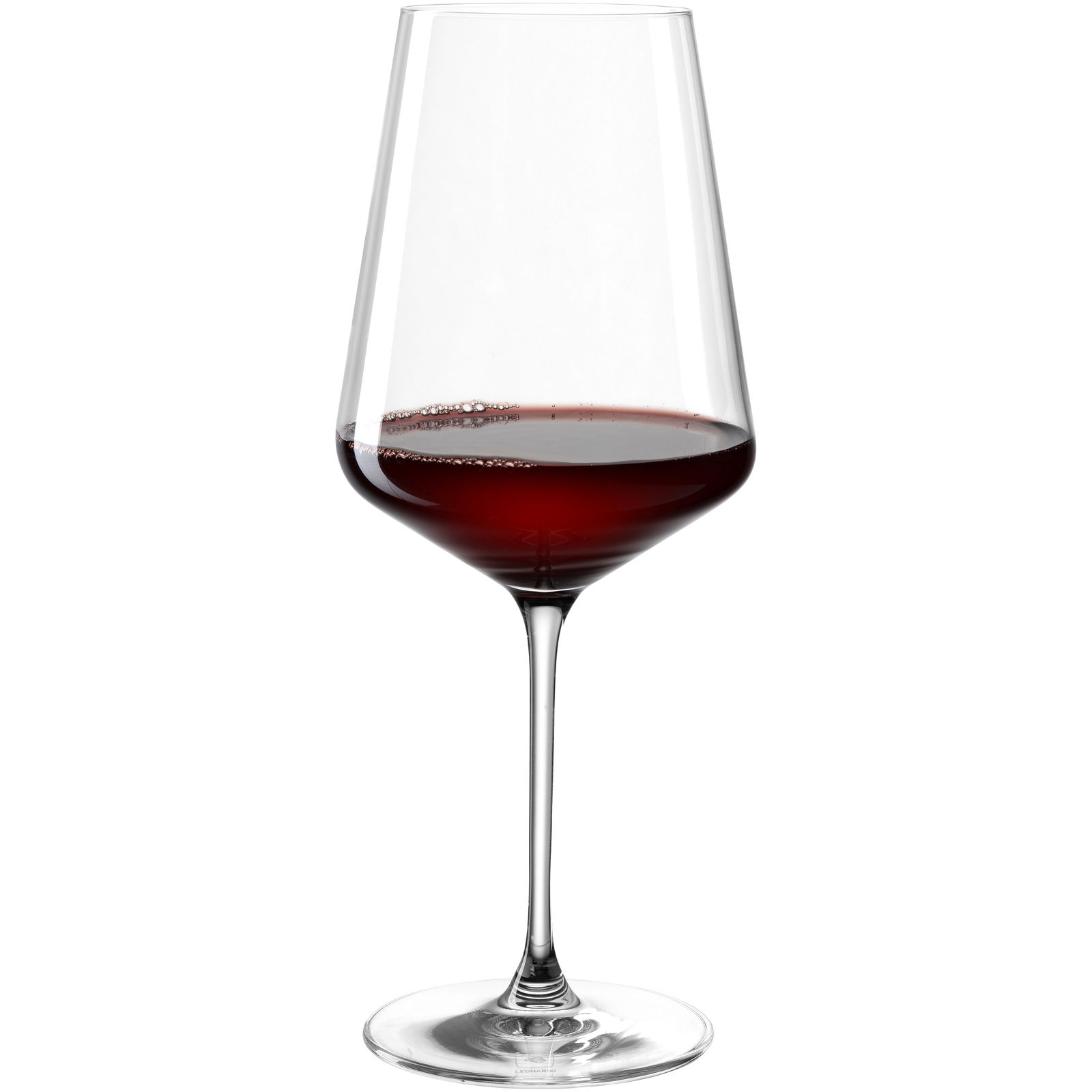 Rotweinglas mit 750ml Fassungsvermögen, gefüllt mit Rotwein, seitliche Perspektive