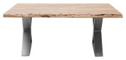 Moderne salontafel met houten blad en metalen poten, vooraanzicht