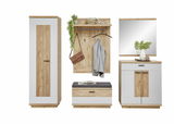 Garderoben-Set in Holzoptik mit weißem Akzent, bestehend aus einem hohen Schrank, einer Wandgarderobe mit Haken und Ablage, einer Sitzbank mit Stauraum und einem Spiegel. Frontalansicht.
