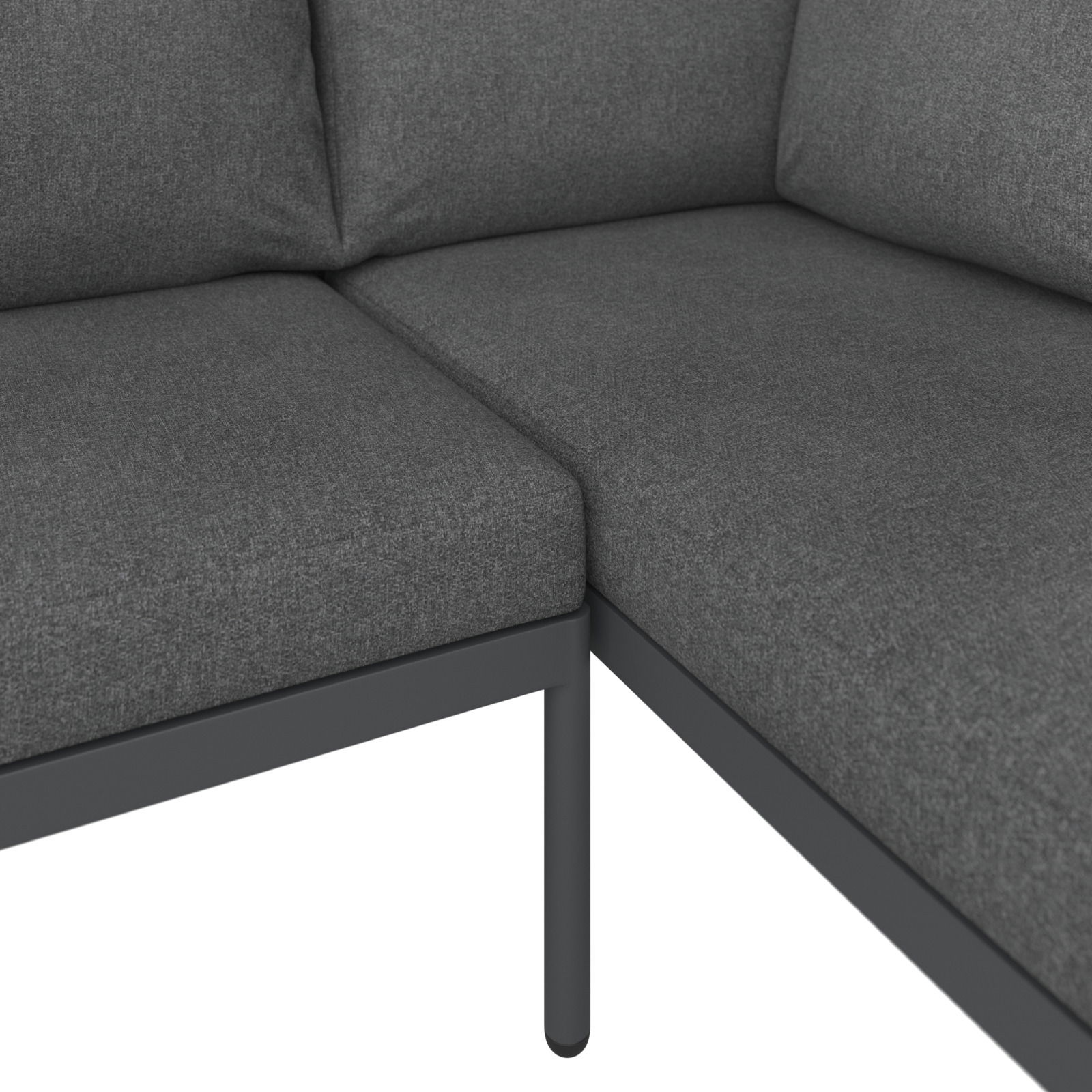 Nahaufnahme einer grauen Loungegarnitur mit Metallrahmen, Perspektive von oben auf die Ecke der Sitzfläche.