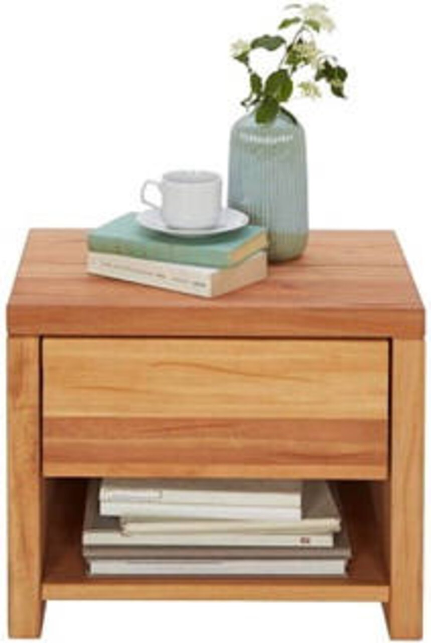 Nachtkästchen aus Holz mit einer Schublade und einem offenen Fach, darauf stehen Bücher, eine Tasse und eine Vase mit Blumen, frontale Perspektive