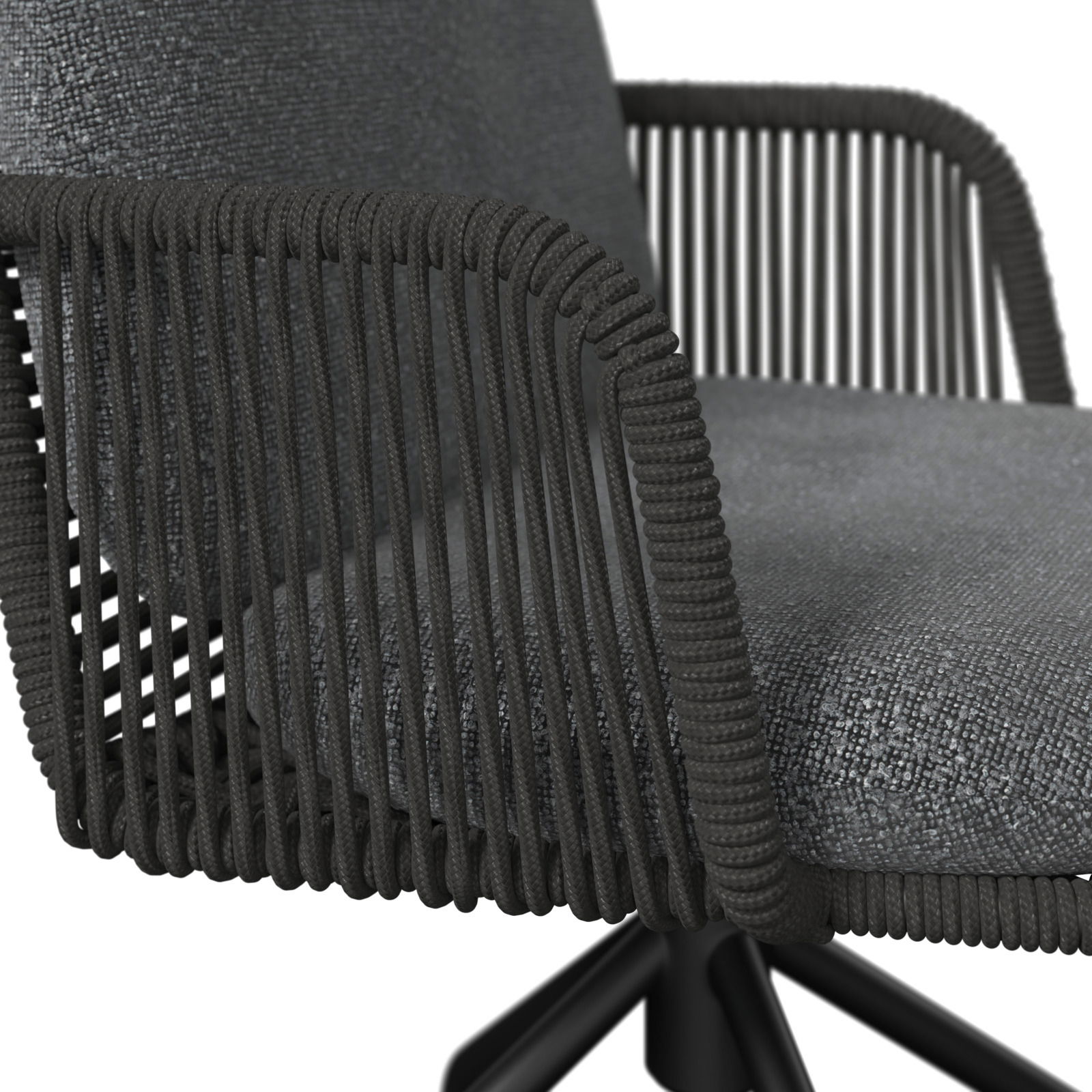 Nahaufnahme eines modernen Armlehnstuhls mit grauem Stoffbezug und schwarzen Seilarmlehnen, seitliche Perspektive