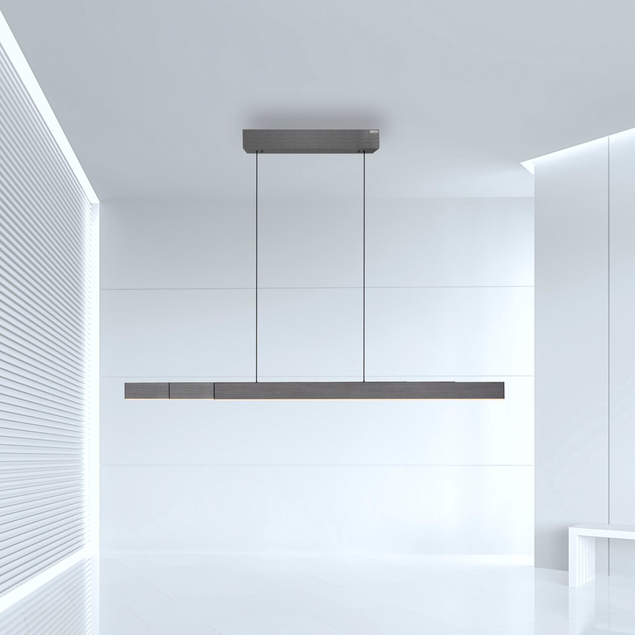 Moderne Pendelleuchte PURE-MOTO-RISE von Paul Neuhaus in einem minimalistischen Raum, seitliche Perspektive