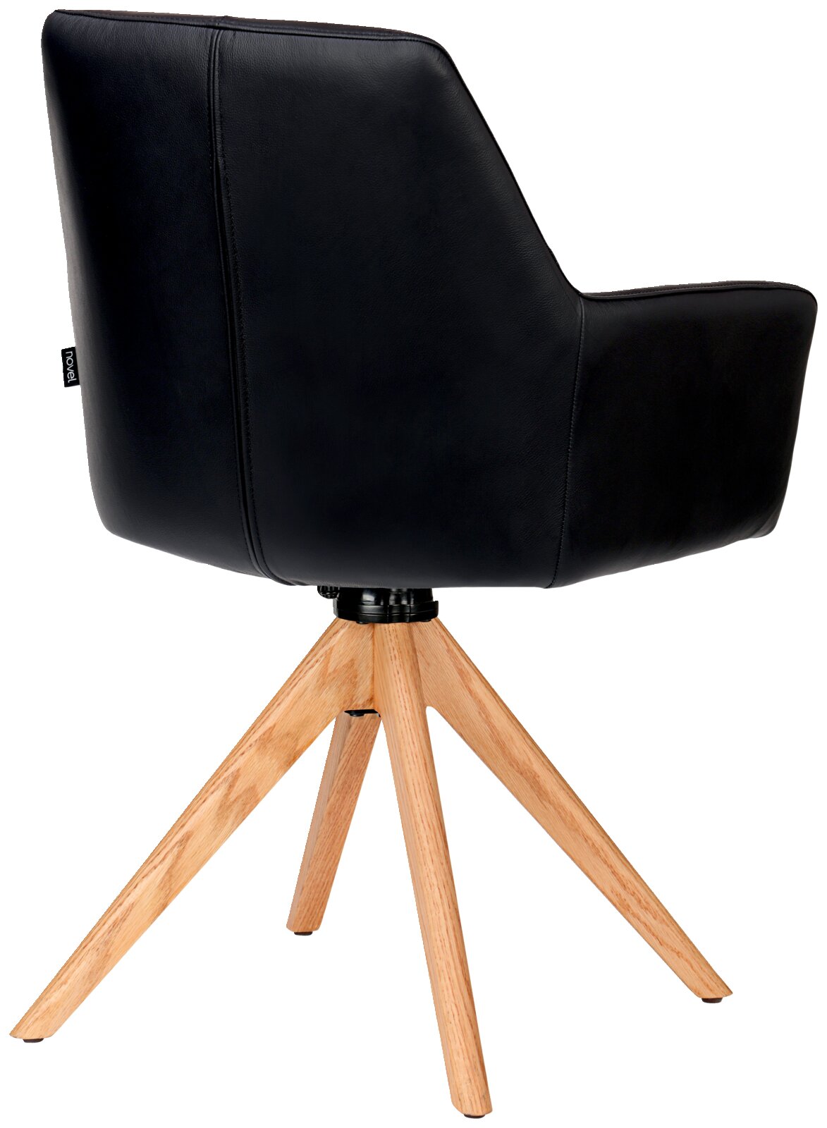 Achterkant van een zwarte fauteuil met houten poten