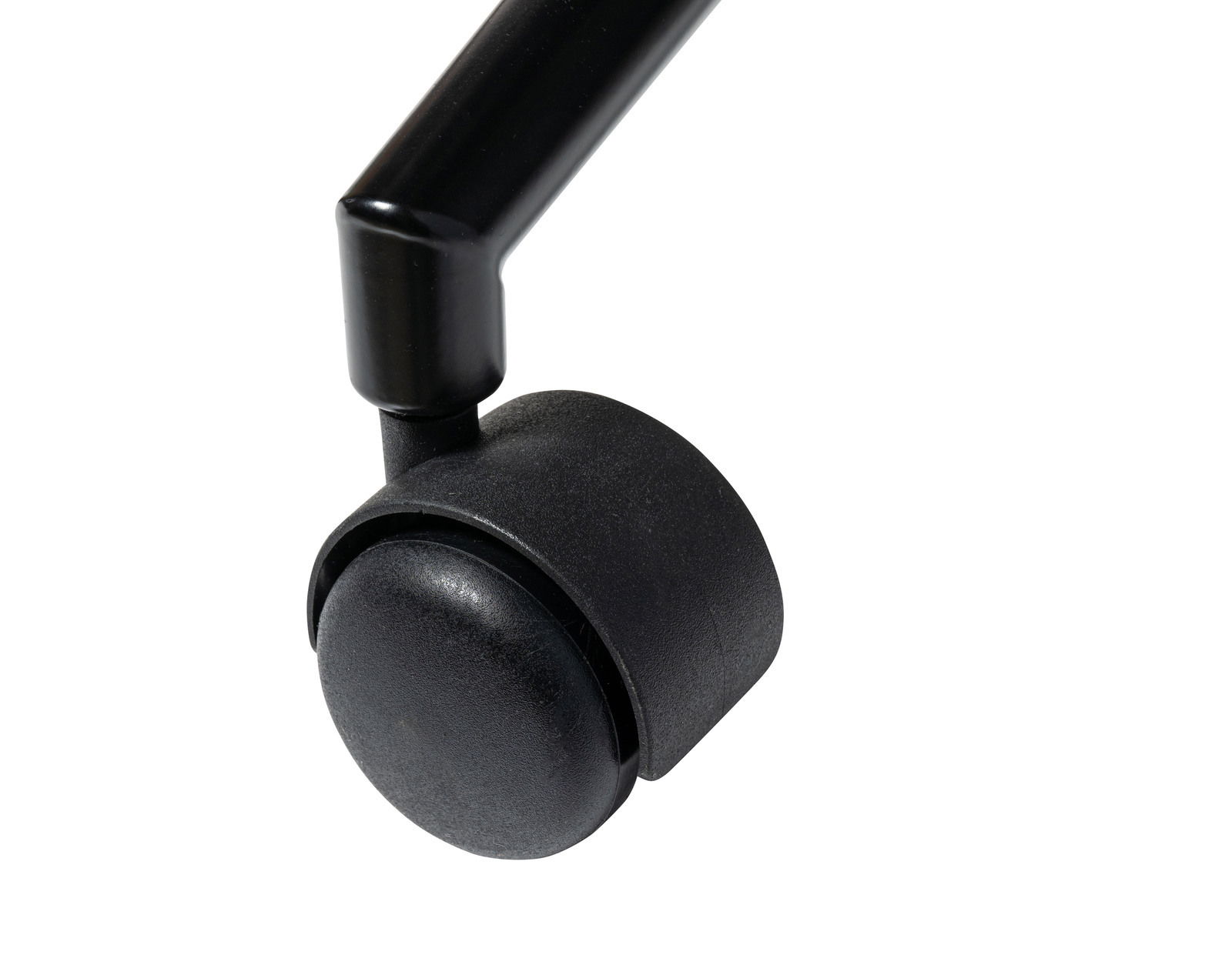 Nahaufnahme einer schwarzen Stuhlrolle eines Drehstuhls