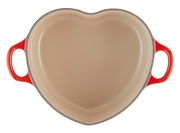 Herzförmiger Bräter in Kirschrot, Draufsicht