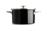 Schwarzer Fleischtopf von KitchenAid, matt, mit zwei Griffen und Deckel, seitliche Perspektive