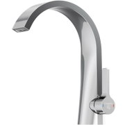 Moderne wastafelmengkraan in zijaanzicht, glanzend verchroomd met een elegante, gebogen uitloop.