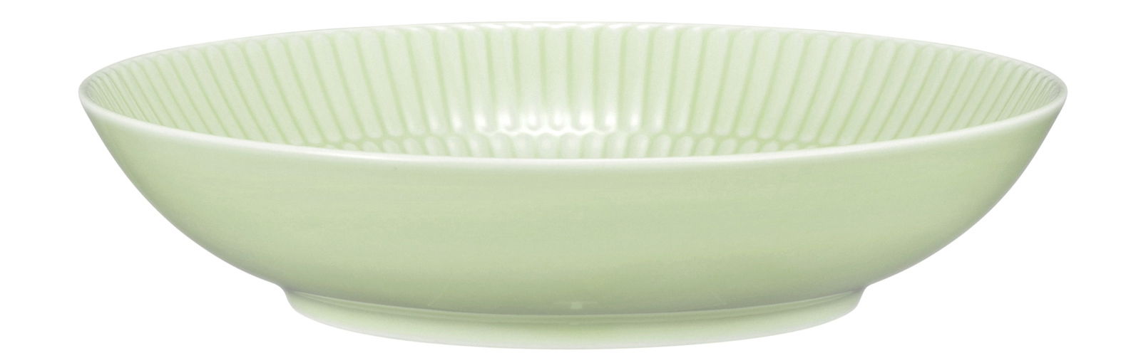 Grüner, runder Suppenteller mit geriffeltem Rand, seitliche Perspektive