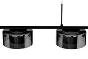 Zwei moderne, schwarze LED-Hängeleuchten von Dieter Knoll, seitliche Perspektive.