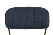 Rückansicht eines modernen Stuhls mit dunkelblauer Polsterung und goldenen Beinen