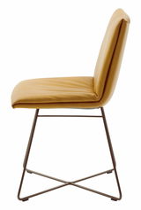 Moderner Stuhl mit senfgelbem Polster und Metallgestell, Seitenansicht