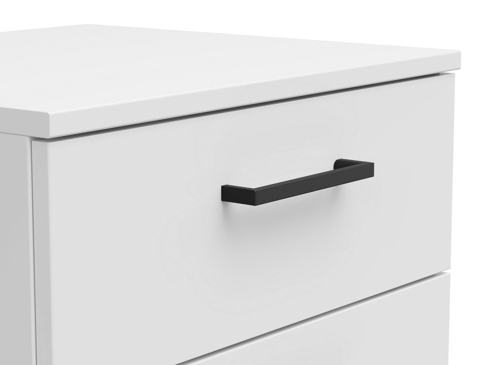 Nahaufnahme einer weißen Kommode mit schwarzem Griff, seitliche Perspektive