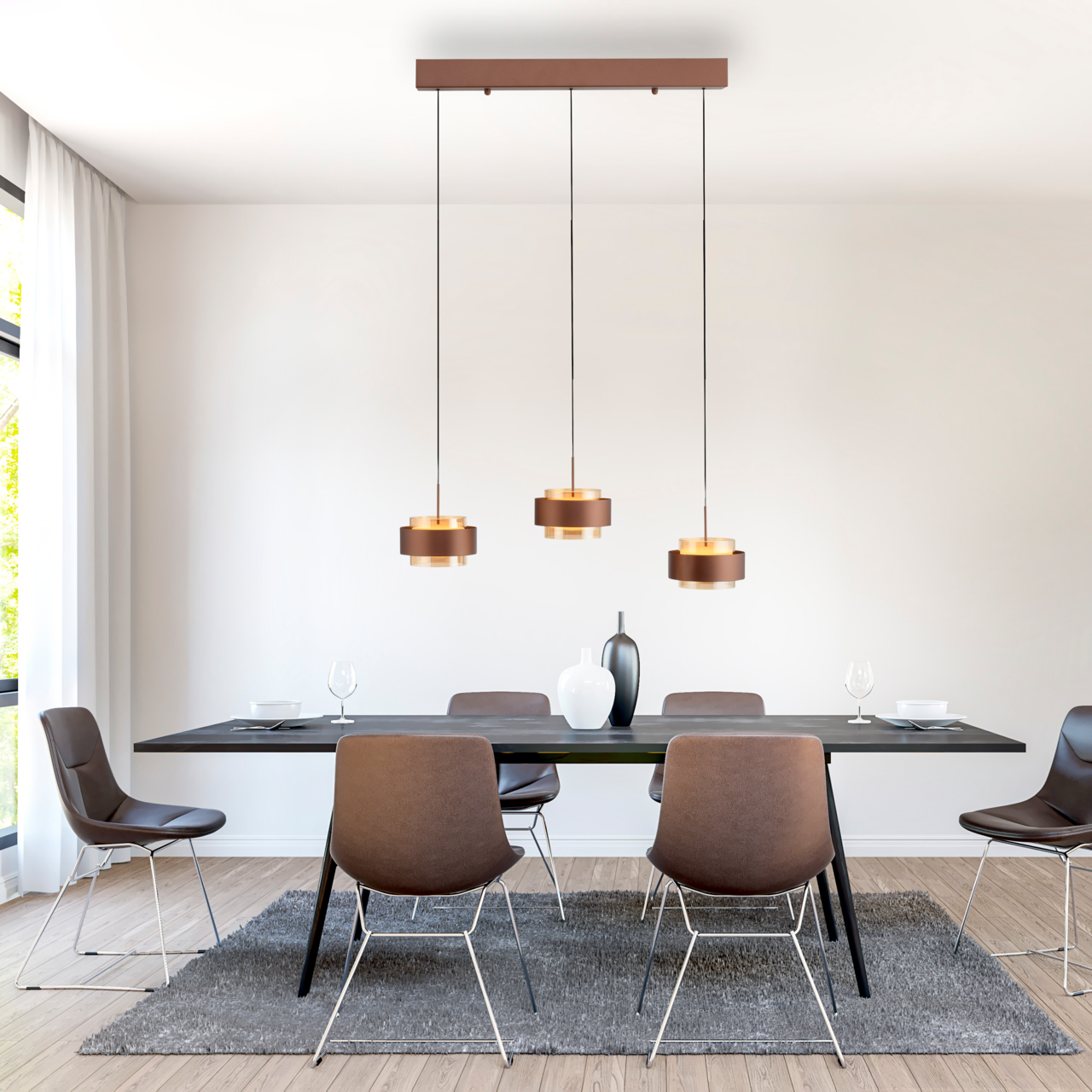 Moderne LED-Hängeleuchte mit drei Pendeln über einem Esstisch, seitliche Perspektive