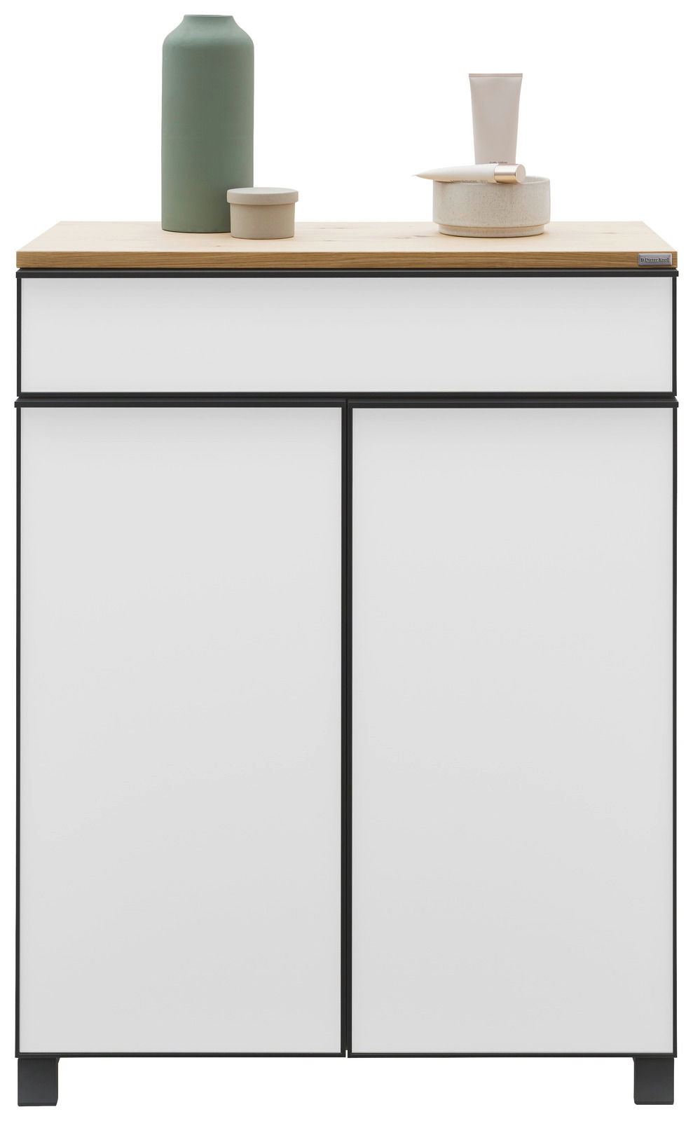 Moderner Schuhschrank mit weißer Front und Holzplatte, dekoriert mit Vasen und Accessoires, Frontalansicht