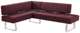 Moderne Eckbank in L-Form mit weinrotem Stoffbezug und silbernen Metallbeinen, Perspektive von vorne