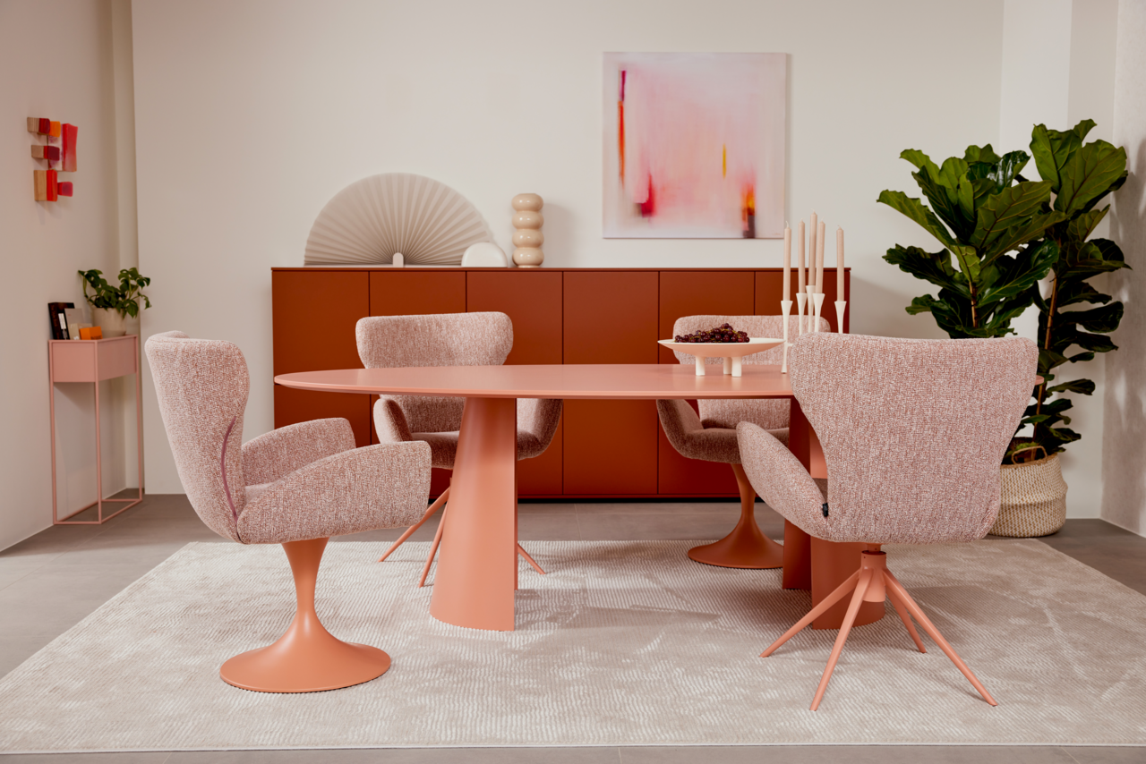 Musterring Armlehnstuhl MR JUSTB! Esszimmer mit modernem Armlehnstuhl in Rosa, seitliche Perspektive