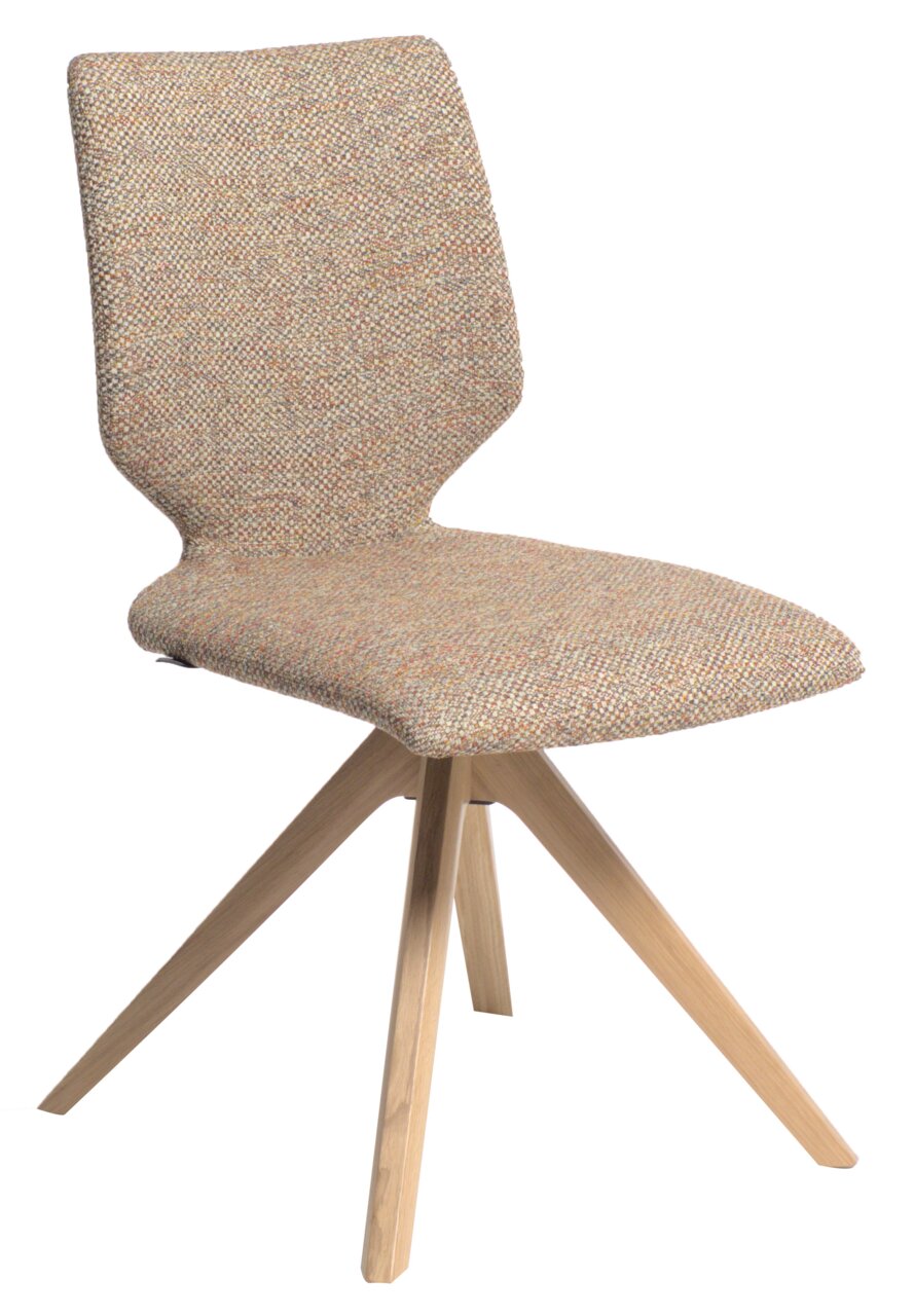 Moderne stoel met gestoffeerde zitting en rugleuning van beige gemêleerde stof, op een stevig houten onderstel met vier poten. Zijaanzicht.