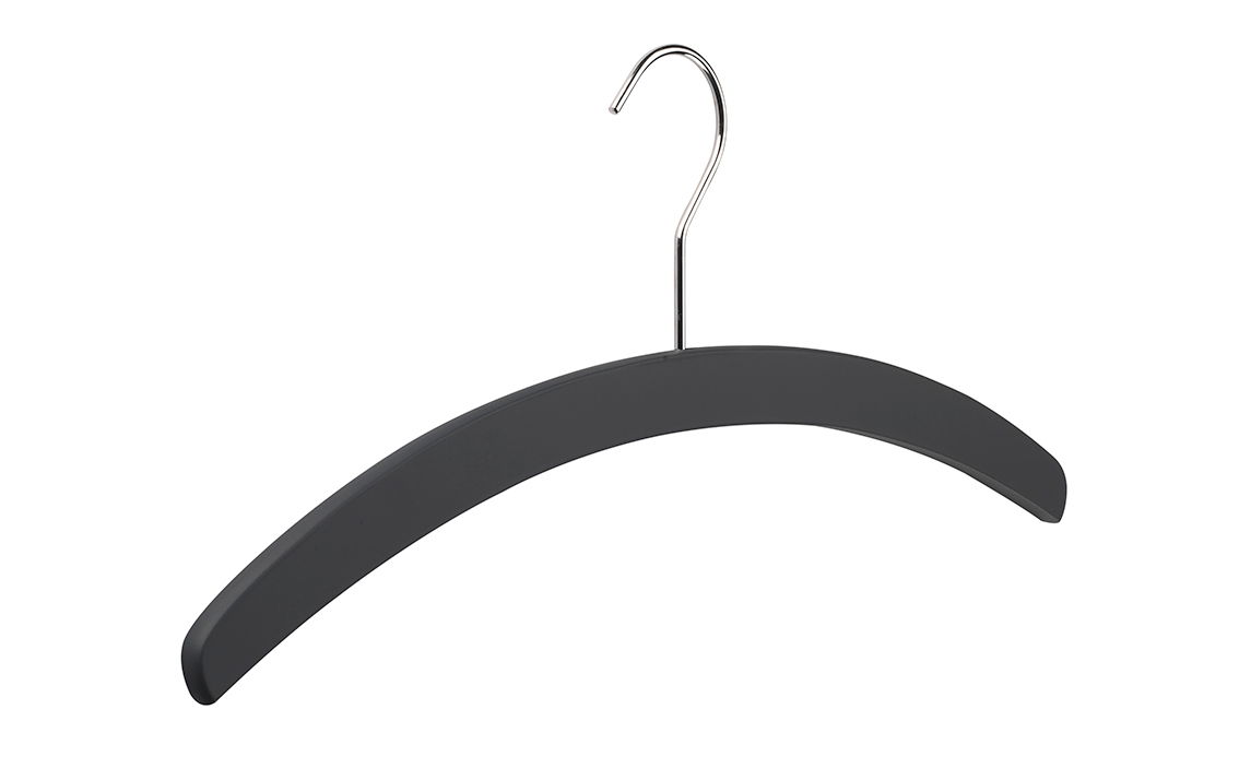 Schwarzer Kleiderbügel mit Metallhaken, seitliche Perspektive