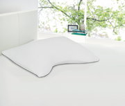 Komfortschlafkissen 40 x 60 cm auf einem Bett, seitliche Perspektive