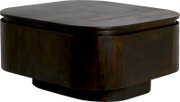 Dunkelbrauner Couchtisch aus Holz mit quadratischer Platte, abgerundeten Ecken und geschwungenem Korpus, in schräger Vorderansicht von oben