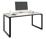 Moderner Schreibtisch mit schwarzem Metallgestell und weißer Tischplatte, darauf ein Computerbildschirm, Tastatur und Bürozubehör, seitliche Perspektive.