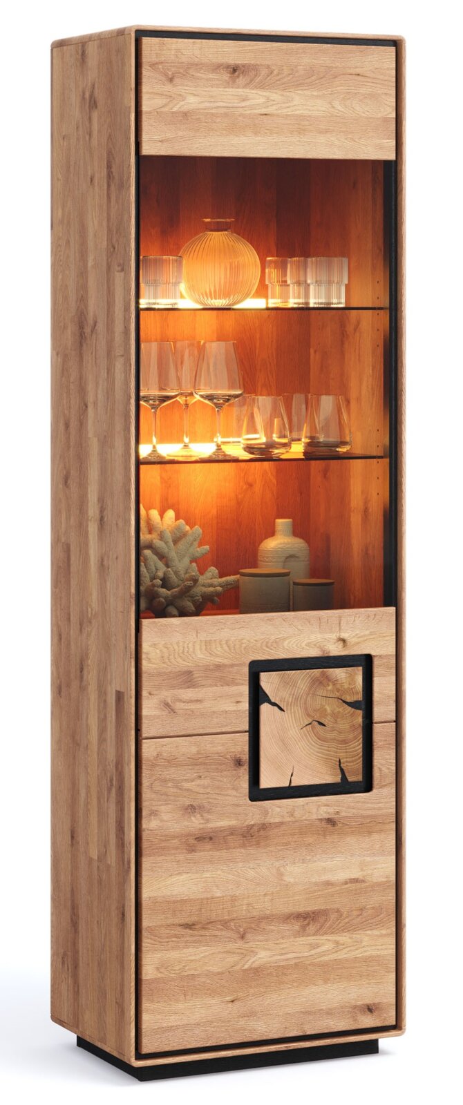 Landscape Vitrine I (links) BRIXEN Hoher Holz-Vitrinenschrank in Eichenoptik mit Glasfront, warm beleuchteten Glasböden und unterer Holztür mit quadratischem Einsatz, Ansicht schräg von vorne links