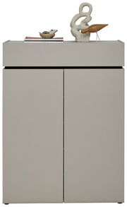 Moderner Schuhschrank in grauer Farbe mit zwei Türen, dekoriert mit einer Skulptur und Büchern auf der Oberseite, Frontalansicht.