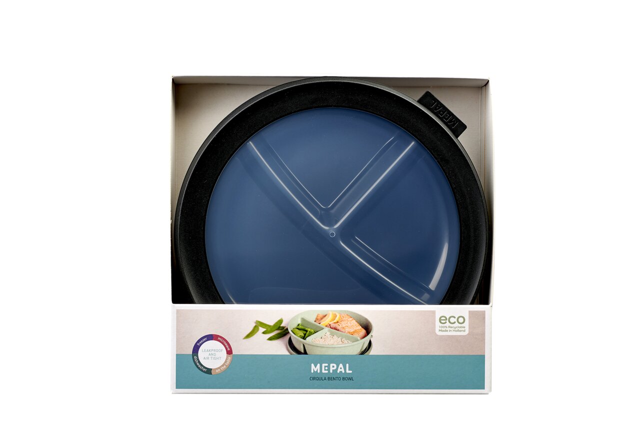 Runde Bento-Schale Cirqula in Schwarz von oben in Verpackung, mit blauem Deckel und Mepal-Logo.