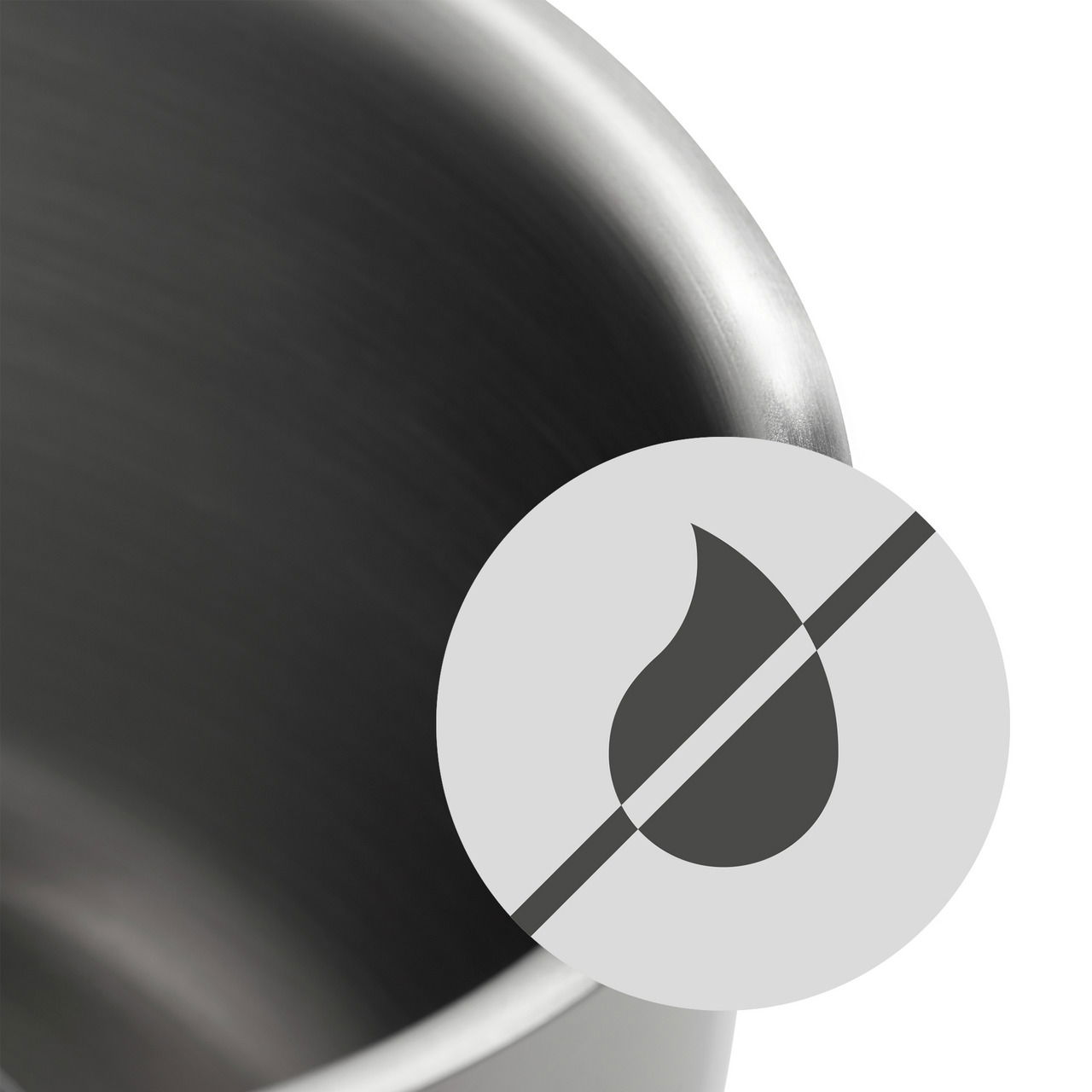 Nahaufnahme eines Topfrandes aus Edelstahl mit einem Symbol für hitzebeständige Eigenschaften.