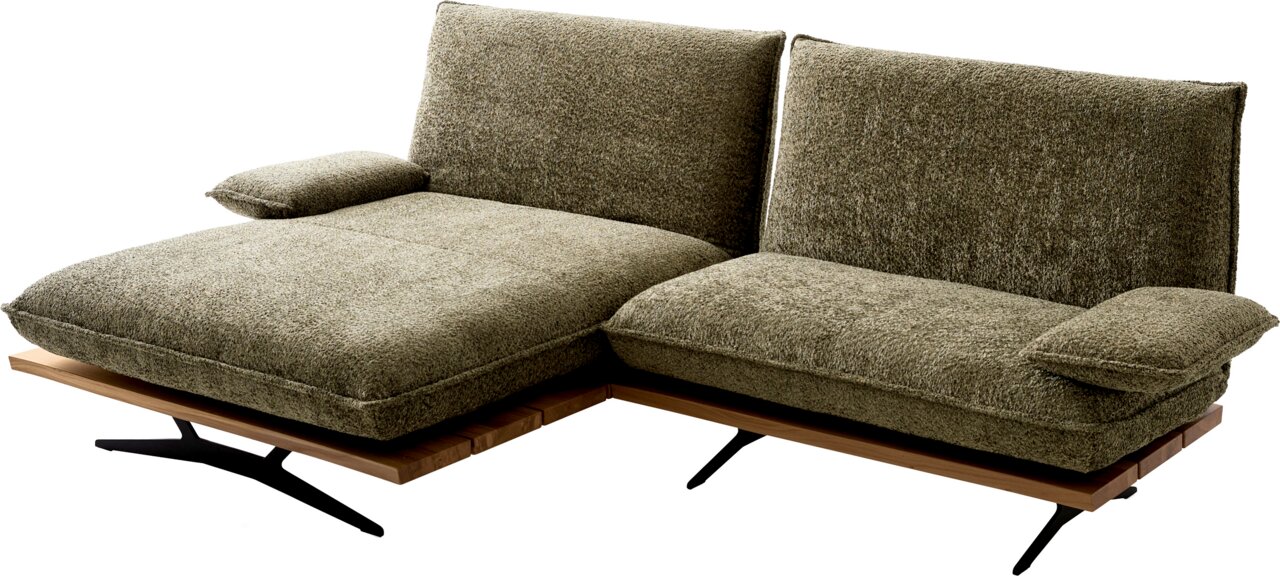 Moderne modulaire bank met twee zitdelen, olijfgroene stoffen bekleding, houten onderstel en zwarte metalen poten, in schuin vooraanzicht tegen een witte achtergrond
