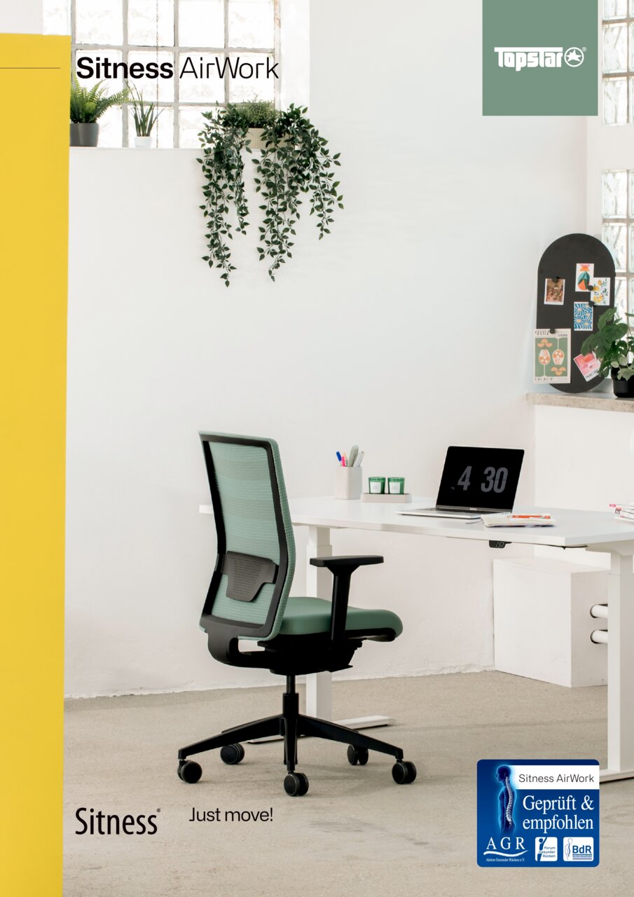 Moderner Bürostuhl Topstar SITNESS AIRWORK G in einem hellen Büro, seitliche Perspektive