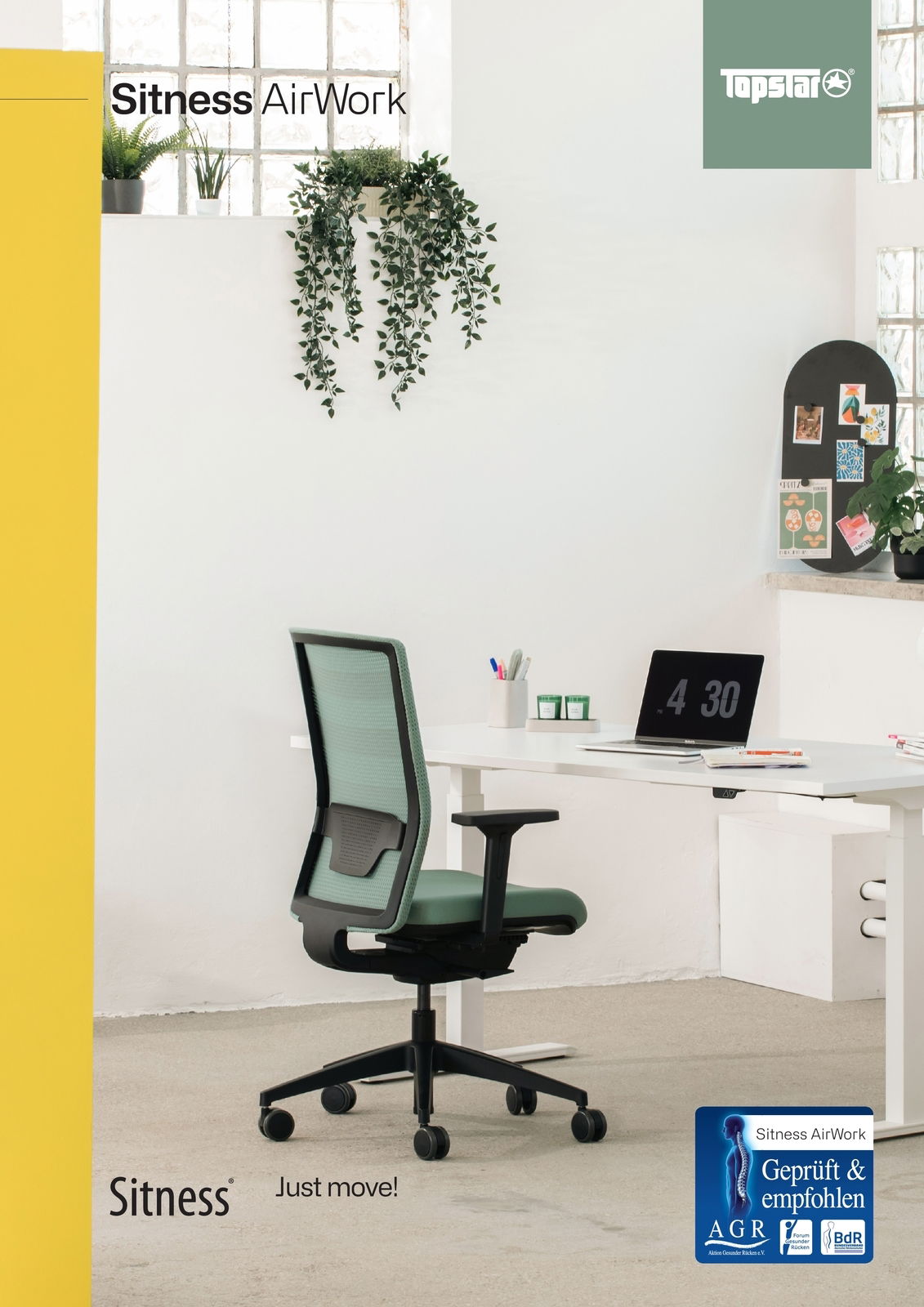 Moderner Bürostuhl Topstar SITNESS AIRWORK G in einem hellen Büro, seitliche Perspektive