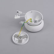 LED-plafondlamp in losse onderdelen, bovenaanzicht van de bedrading en montage-elementen