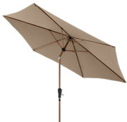 Beiger Sonnenschirm mit Holzoptik-Mast und Streben, Ansicht von unten/Schrägperspektive auf die Unterseite des geöffneten Schirms vor weißem Hintergrund