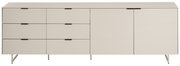 Modernes Sideboard in Hellgrau/Beige mit mehreren Schubladen und Türen, schwarzen Griffleisten und Metallfüßen, Frontansicht