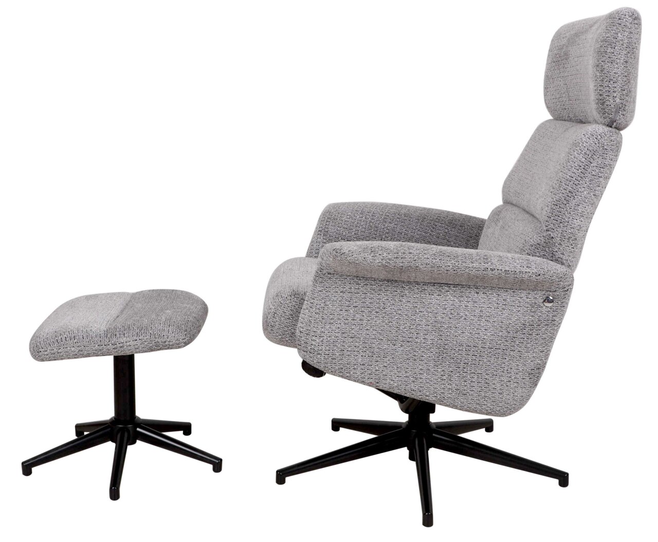Grauer Relaxsessel mit Hocker, seitliche Perspektive