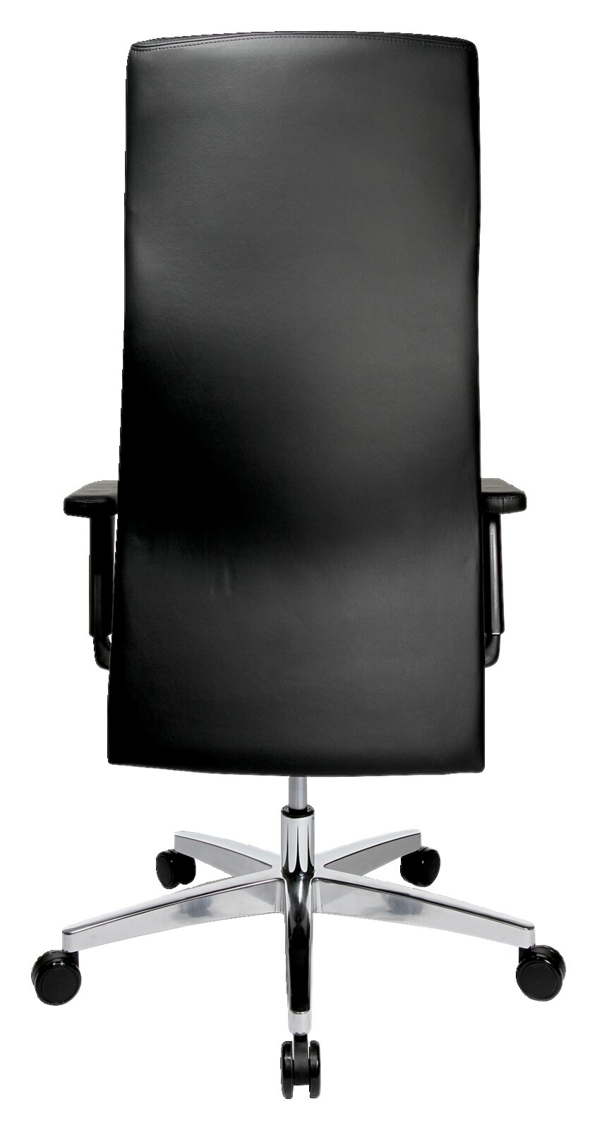 Achterkant van een zwarte directiestoel met een verchroomd onderstel en wieltjes.
